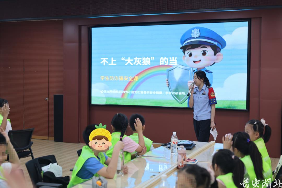 江汉区分局-邱建军先锋队走进爱心托管班4.png