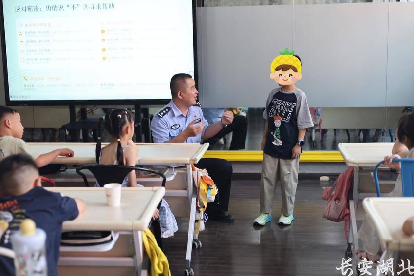江汉区分局-邱建军先锋队走进爱心托管班6.png