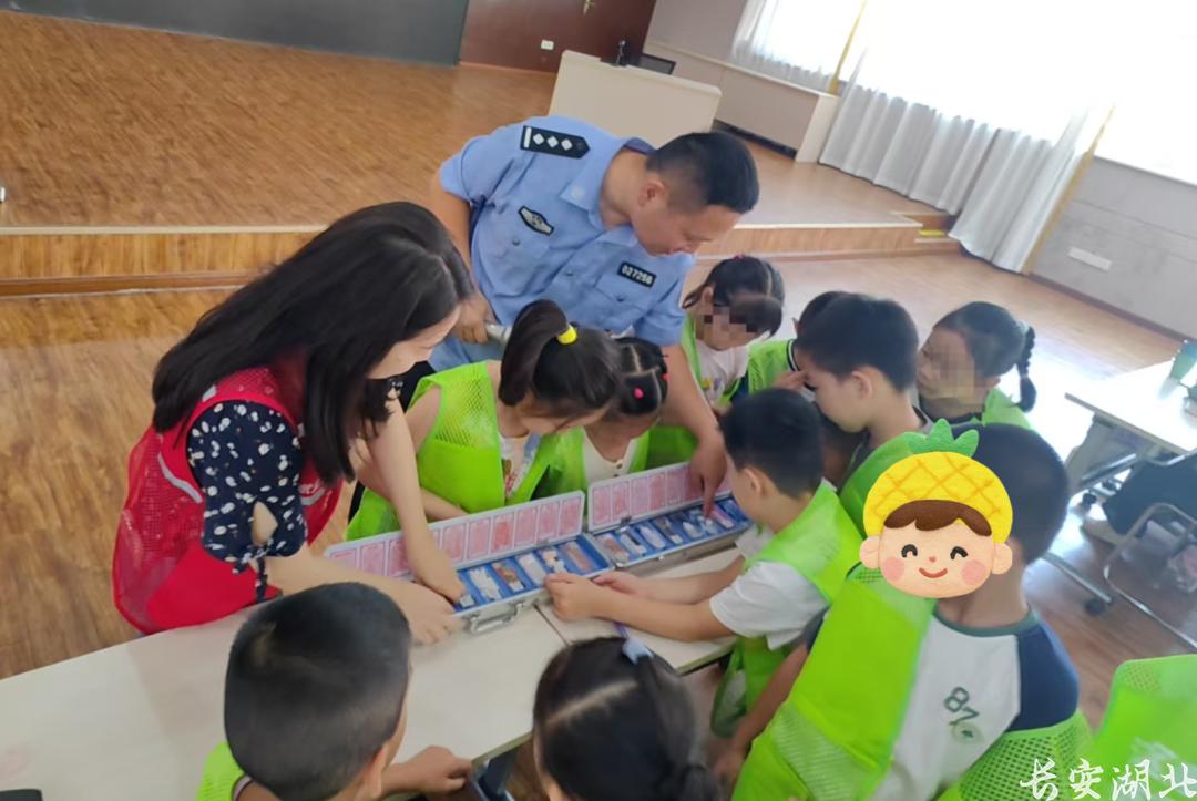 江汉区分局-邱建军先锋队走进爱心托管班7.png